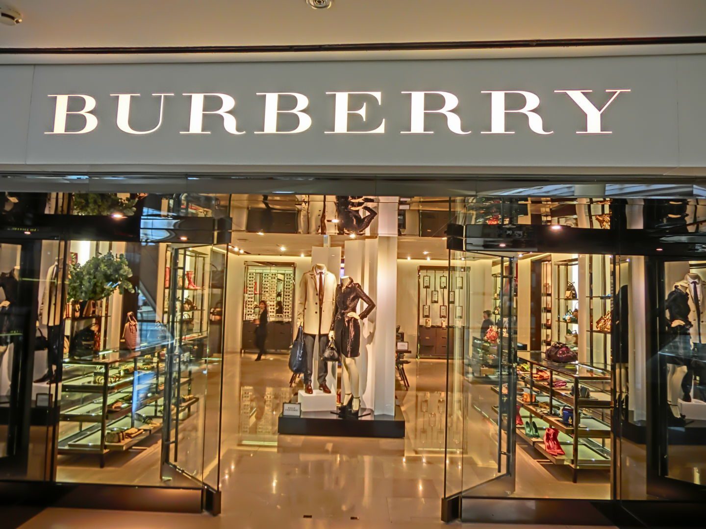 Burberry factory hot sale outlet sale