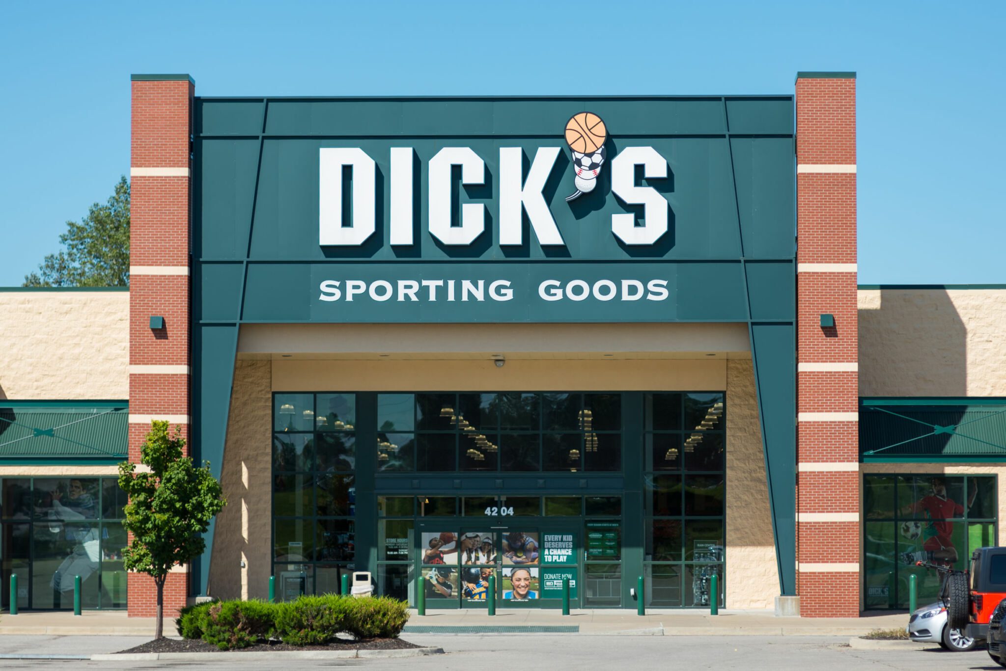 Dick's Sporting Goods stores continue to fulfill 90% of total sales